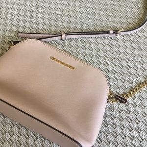 Michael kors cindy dome saffaino leather large crossbody pastel pink